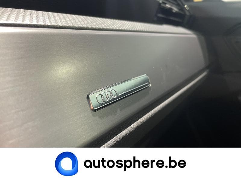 Audi Q3 S-Line - 16