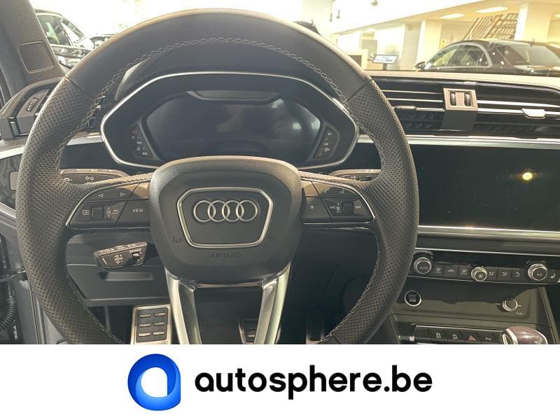 Audi Q3 S-Line - 4