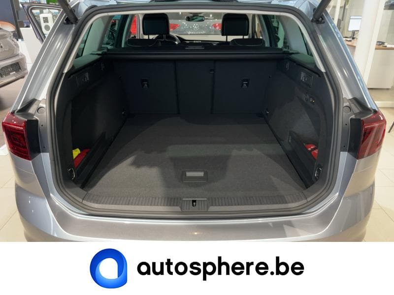 Volkswagen Passat Elegance - 12