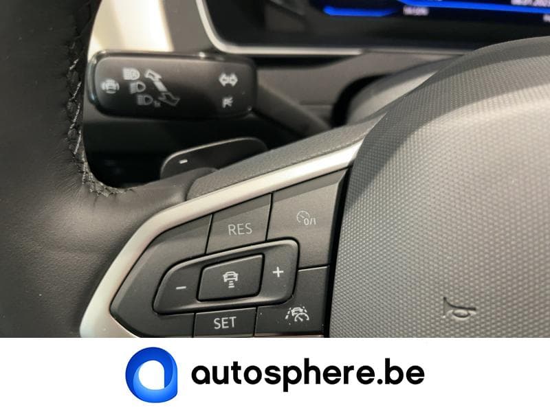 Volkswagen Passat Elegance - 26