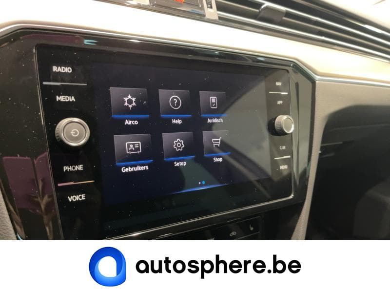 Volkswagen Passat Elegance - 24