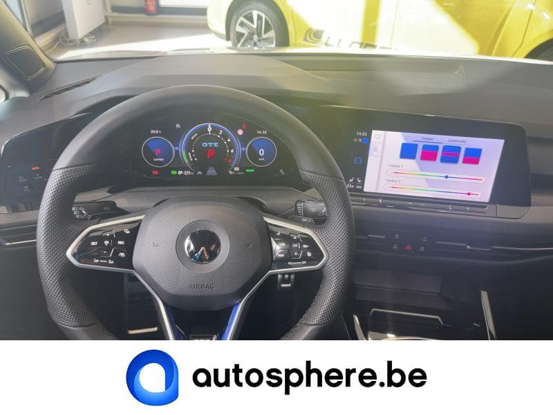 Volkswagen Golf VIII GTE - 26