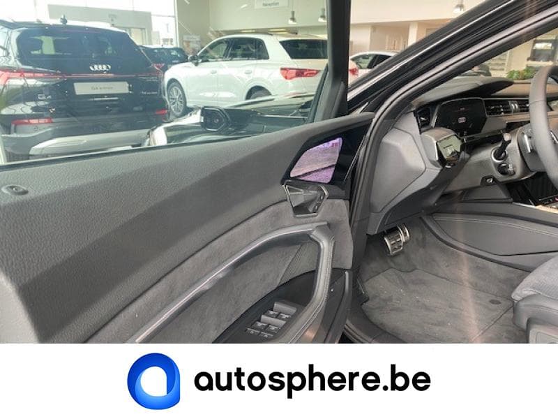 Audi Q8 55 e-tron - 16