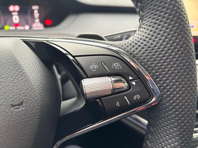 Skoda Enyaq | 82 Kwh - 204 cv | Camera | Cuir | Attache | 100% déductible - 17