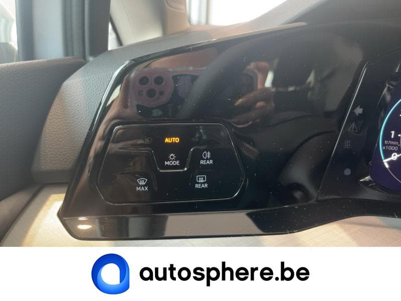 Volkswagen Golf Life Business Premium - 21
