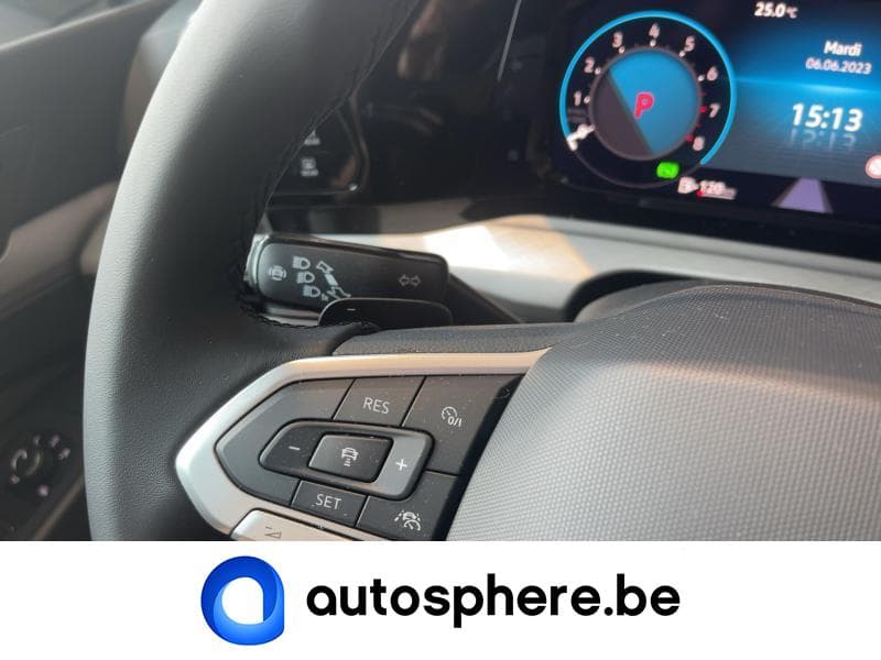 Volkswagen Golf Life Business Premium - 23