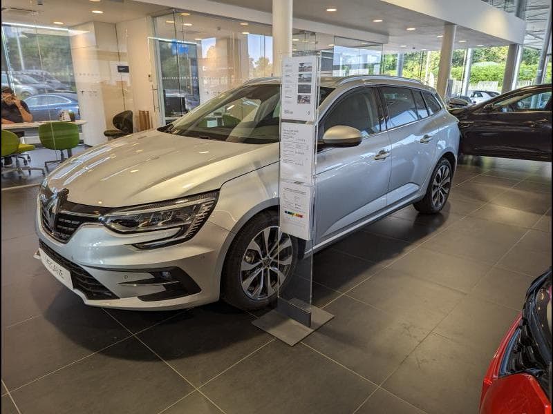 Renault Mégane IV Grandtour techno 140 EDC - 4