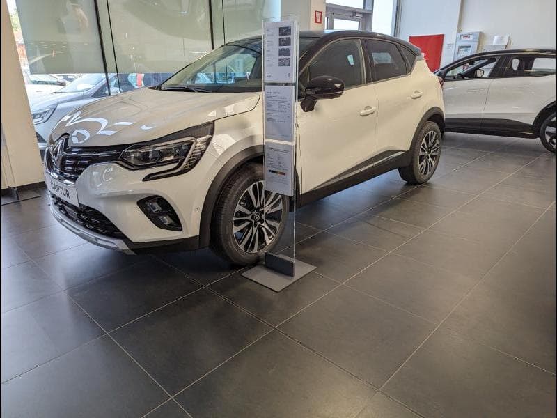 Renault Captur II Iconic tce 140 edc STOCK - 1