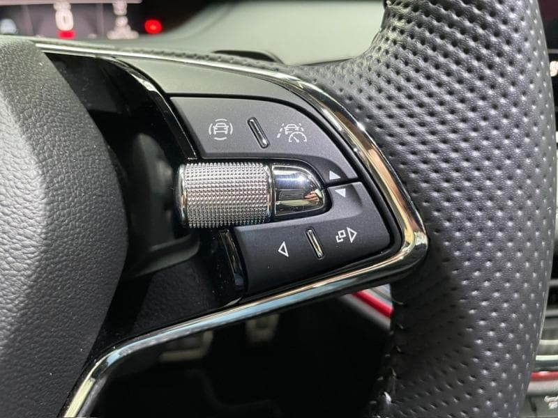 Skoda Enyaq Sportline - 82kWh 204cv - Toit pano/Cam 360°/ACC - 22