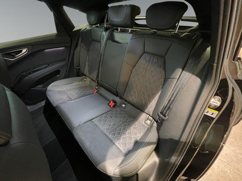 Audi Q4 E-tron, caméra 360,S-line  int et ext - 19
